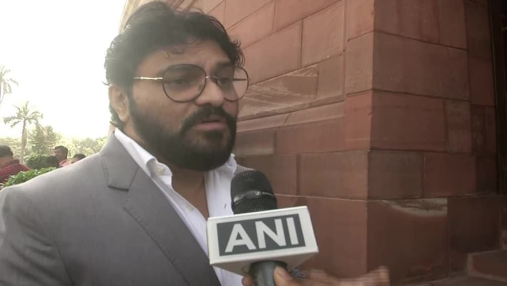 Babul Supriyo: সাংসদ পদে থাকলেও রাজনীতি ছাড়ছেন বাবুল সুপ্রিয় Babul Supriyo: সাংসদ পদে থাকলেও রাজনীতি ছাড়ছেন বাবুল সুপ্রিয়