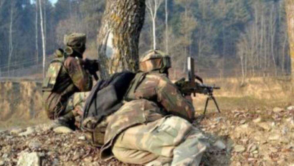 Jammu and Kashmir: ভূস্বর্গে গুলির লড়াই, সাতসকালে হত লস্কর কমান্ডার Jammu and Kashmir: ভূস্বর্গে গুলির লড়াই, সাতসকালে হত লস্কর কমান্ডার