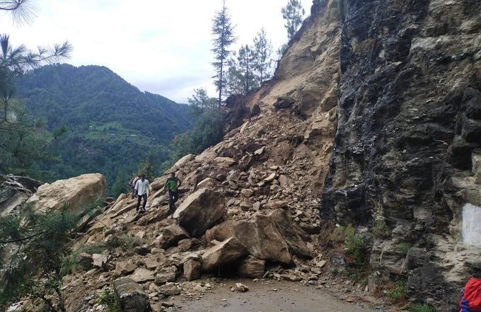 Himachal Pradesh: প্রবল বৃষ্টির পর ধসে মান্ডি থেকে কুলুর রাস্তা বিচ্ছিন্ন
