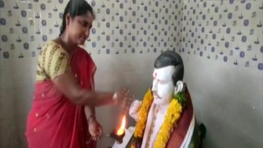 Andhra Pradesh: মন্দির বানিয়ে মৃত স্বামীর মূর্তি গড়ে চার বছর ধরে পুজো করছেন স্ত্রী