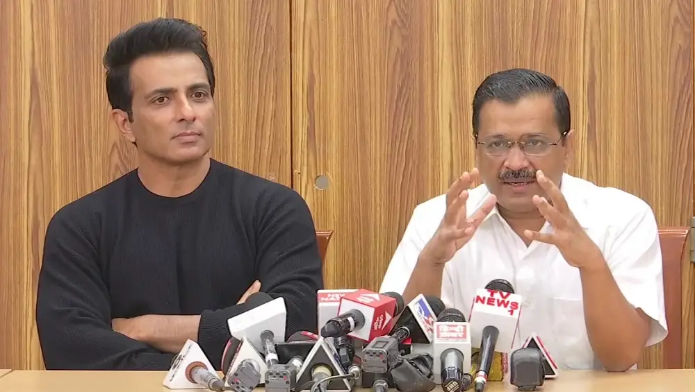 Sonu Sood: কেজরিওয়ালের হাত ধরে 'দেশ কে মেন্টর' সোনু সুদ, রাজনীতিতে অভিনেতা! জল্পনা