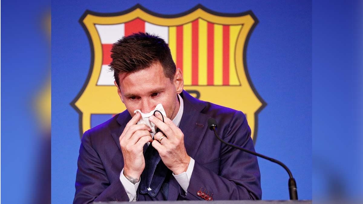 Lionel Messi: ২১ বছরের সম্পর্কে ইতি, বার্সেলোনায় বিদায়ী সাংবাদিক সম্মেলনে কাঁদলেন লিওনেল মেসি Lionel Messi: ২১ বছরের সম্পর্কে ইতি, বার্সেলোনায় বিদায়ী সাংবাদিক সম্মেলনে কাঁদলেন লিওনেল মেসি