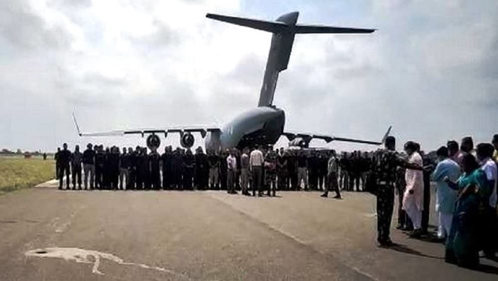 Taliban: তালিবান আফগানিস্তান দখলের আগের দিন সুনিপুণভাবে ৫০ জনকে উদ্ধার করে ভারতীয় বায়ুসেনা Taliban: তালিবান আফগানিস্তান দখলের আগের দিন সুনিপুণভাবে ৫০ জনকে উদ্ধার করে ভারতীয় বায়ুসেনা