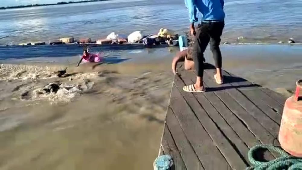 Assam: ব্রক্ষ্মপুত্রে দুই নৌকার ধাক্কায় ভয়াবহ দুর্ঘটনা, কমপক্ষে ৫০ জনের মৃত্যুর আশঙ্কা Assam: ব্রক্ষ্মপুত্রে দুই নৌকার ধাক্কায় ভয়াবহ দুর্ঘটনা, কমপক্ষে ৫০ জনের মৃত্যুর আশঙ্কা