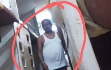 Gopal Mandal Walks In Underwear In Train: ট্রেনের মধ্যে অন্তর্বাস পরে ঘুরছেন বিধায়ক! দেখে থ সহযাত্রীরা