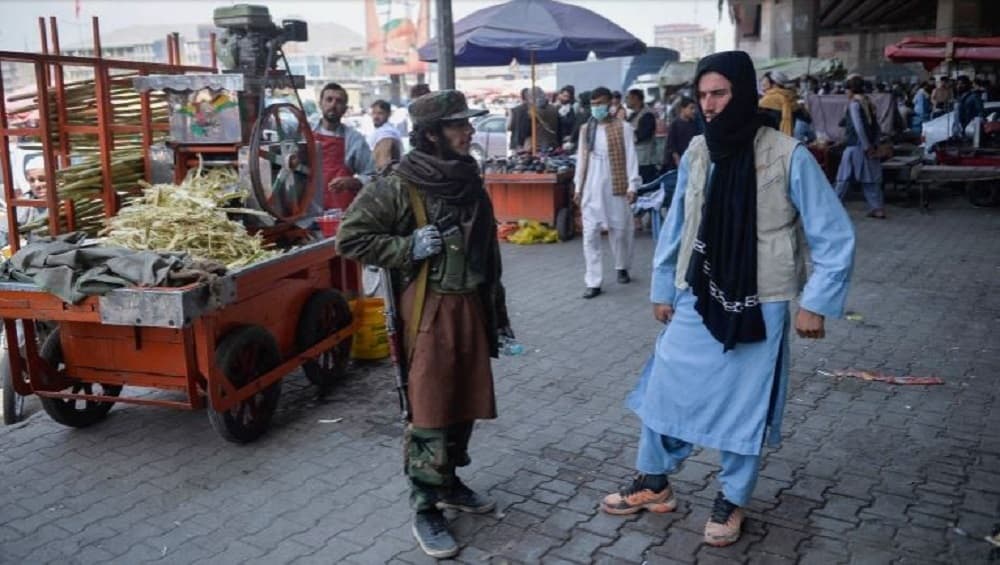Taliban: তালিবানরাজ, দুবেলার খাবার জোগাড়ে কাবুলের রাস্তায় টিভি, ফ্রিজ বিক্রি অসহায় আফগানদের Taliban: তালিবানরাজ, দুবেলার খাবার জোগাড়ে কাবুলের রাস্তায় টিভি, ফ্রিজ বিক্রি অসহায় আফগানদের