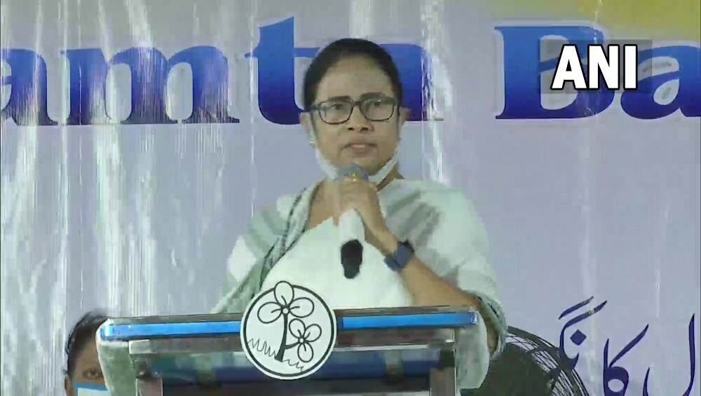 Mamata Banerjee: 'আমিও হিন্দু, তাহলে কেন যেতে দেওয়া হচ্ছে না', রোম সফরে 'না' করার পর কেন্দ্রকে তোপ মমতার Mamata Banerjee: 'আমিও হিন্দু, তাহলে কেন যেতে দেওয়া হচ্ছে না', রোম সফরে 'না' করার পর কেন্দ্রকে তোপ মমতার