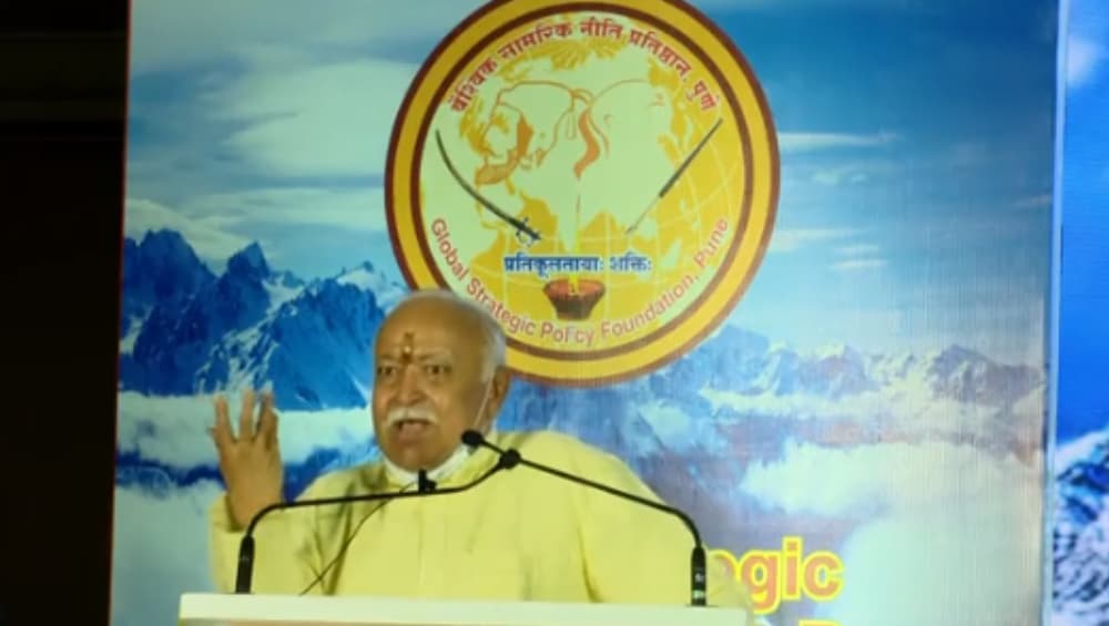 RSS chief Mohan Bhagwat: ‘প্রত্যেক ভারতীয়ই হিন্দু’, কী বললেন মোহন ভাগবত? (দেখুন ভিডিও) RSS chief Mohan Bhagwat: ‘প্রত্যেক ভারতীয়ই হিন্দু’, কী বললেন মোহন ভাগবত? (দেখুন ভিডিও)