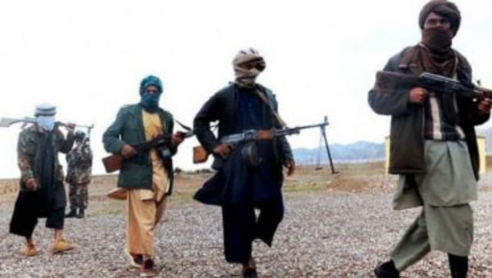 Afghanistan Crisis: আফগানিস্তানে অন্তঃসত্ত্বা পুলিশকর্মীকে স্বামী সন্তানের সামনে হত্যা, দায় নিতে নারাজ তালিবান Afghanistan Crisis: আফগানিস্তানে অন্তঃসত্ত্বা পুলিশকর্মীকে স্বামী সন্তানের সামনে হত্যা, দায় নিতে নারাজ তালিবান