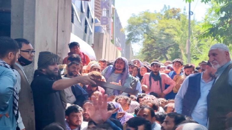 Afghanistan: মার্কিন বাহিনী নেই, তালিবানের ভয়ে সন্ত্রস্ত্র আফগানরা ছুটছেন সীমান্তের দিকে