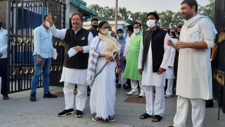 Siliguri: তৃণমূলে যোগ উত্তরপ্রদেশের কংগ্রেস নেতা রাজেশপতি ত্রিপাঠি ও ললিতেশপতি ত্রিপাঠির