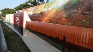 World's Largest Cricket Bat: লম্বায় ৫৬.১ ফুট, বিশ্বের বৃহত্তম ক্রিকেট ব্যাটের উন্মোচন হল হায়দরাবাদে