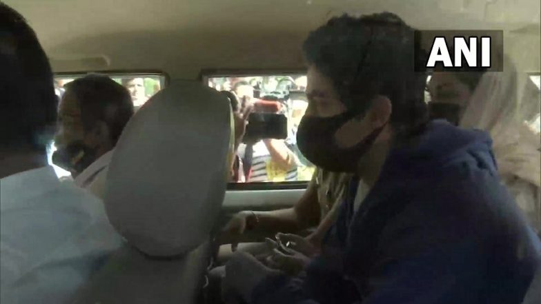 Aryan Khan Drug Case: জেরার সময় কান্না আরিয়ানের, ৪ বছর ধরে মাদকে আসক্ত শাহরুখ পুত্র, দাবি রিপোর্টে