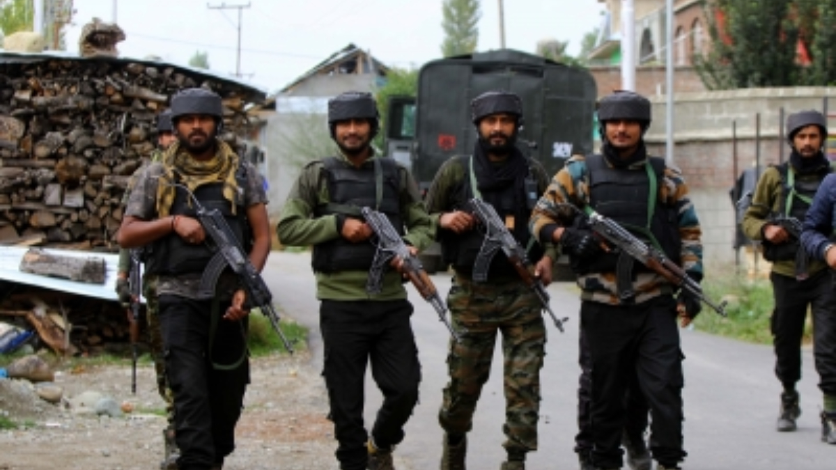 Jammu and Kashmir: কাশ্মীরে নিরাপত্তা বাহিনীর এনকাউন্টারে নিকেশ ২ জঙ্গি