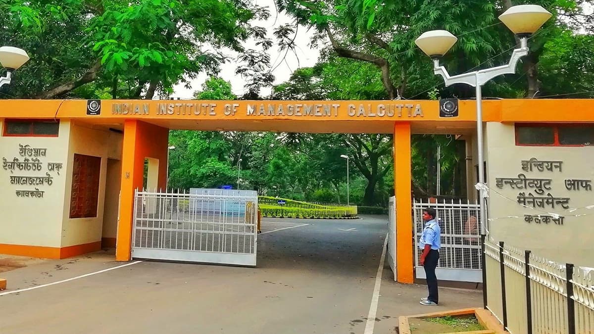 Best B-school Survey: দেশের সেরা বি স্কুলের তালিকায় শীর্ষে আইআইএম-কলকাতা Best B-school Survey: দেশের সেরা বি স্কুলের তালিকায় শীর্ষে আইআইএম-কলকাতা