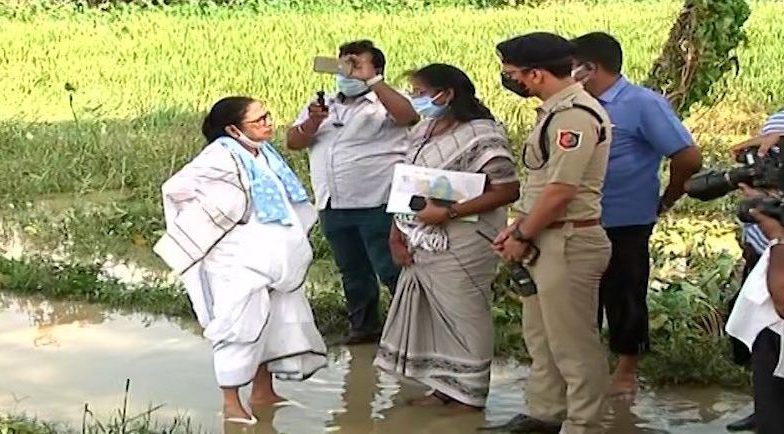 CM Mamata Banerjee: বন্যা কবলিত এলাকা পরিদর্শনে মুখ্যমন্ত্রী মমতা ব্যানার্জি, জল ছাড়া নিয়ে তোপ কেন্দ্র-ডিভিসি-কে