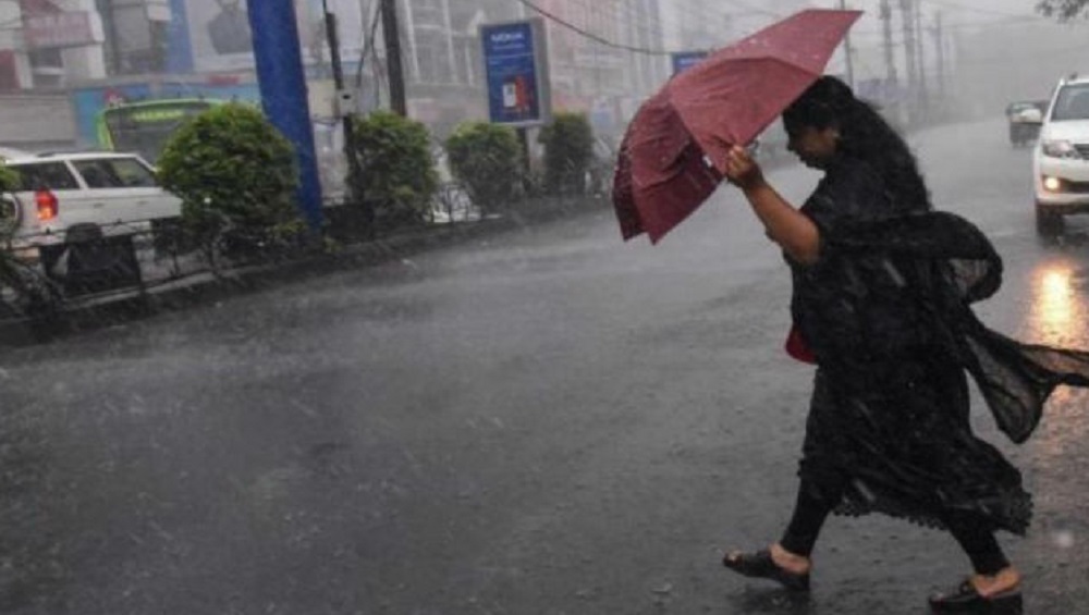 West Bengal Weather: দক্ষিণে নিম্নচাপ, ঘূর্ণাবর্ত, পশ্চিমবঙ্গ জুড়ে বৃষ্টি, জারি কমলা, হলুদ সতর্কতা