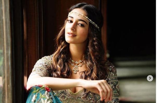 Ananya Panday: মাদকের জালে আনন্যা পান্ডে? এনসিবির অফিসে পৌঁছলেন অভিনেত্রী Ananya Panday: মাদকের জালে আনন্যা পান্ডে? এনসিবির অফিসে পৌঁছলেন অভিনেত্রী