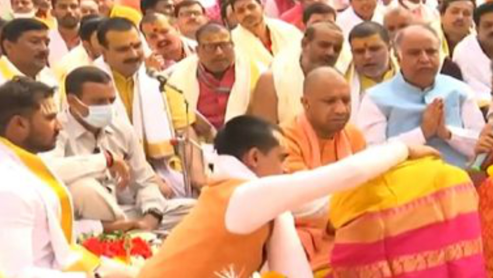 Uttar Pradesh: ১০০ বছর পরে কাশীর বিশ্বনাথ মন্দিরে দেবী অন্নপূর্ণার প্রাণ প্রতিষ্ঠা