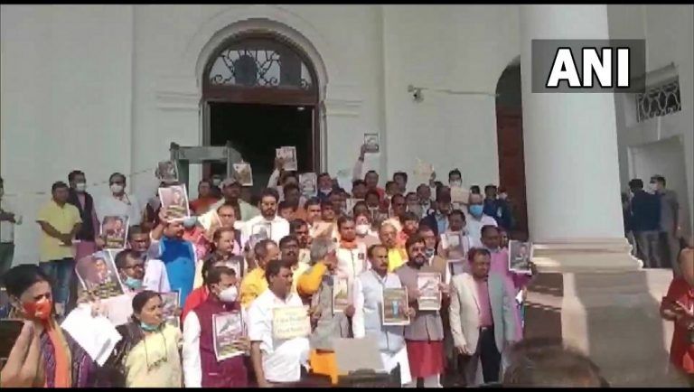 West Bengal: পেট্রল, ডিজেলে শুল্ক কমানোর দাবিতে বিজেপি বিধায়কদের ওয়াকআউট বিধানসভা থেকে