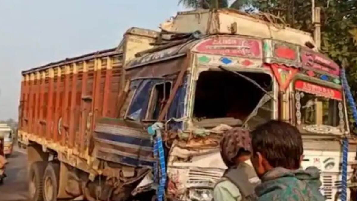 Road Accident In Nadia: মর্মান্তিক! ২টি লরির সংঘর্ষ, নদিয়ার হাঁসখালিতে মৃত্যু ১৮ শ্মশানযাত্রীর Road Accident In Nadia: মর্মান্তিক! ২টি লরির সংঘর্ষ, নদিয়ার হাঁসখালিতে মৃত্যু ১৮ শ্মশানযাত্রীর