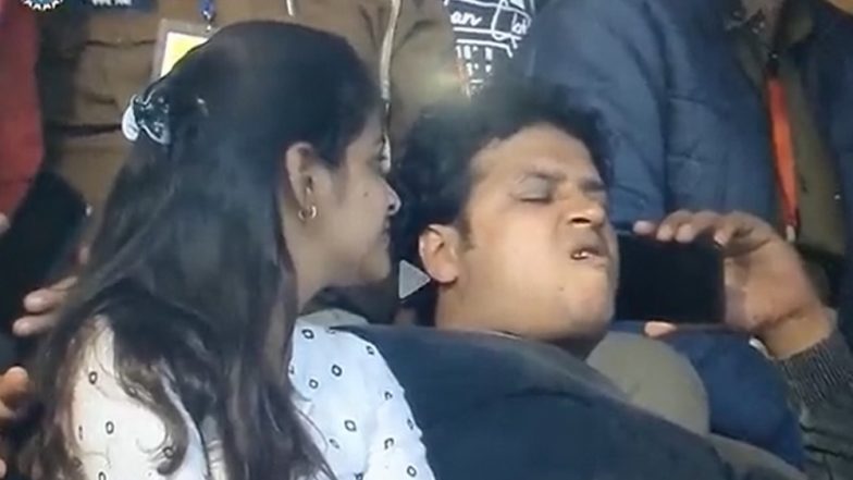 Viral Video: ম্যাচ চলাকালীন গ্যালারি বসে গুটখা চিবোচ্ছেন 'কানপুরিয়া', ভাইরাল ভিডিয়ো