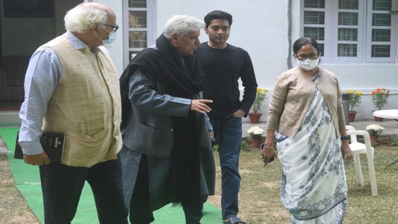 Javed Akhtar: মমতা বন্দ্যোপাধ্যায়ের সঙ্গে সাক্ষাৎ, অভিষেকের দিল্লির বাড়িতে জাভেদ আখতার