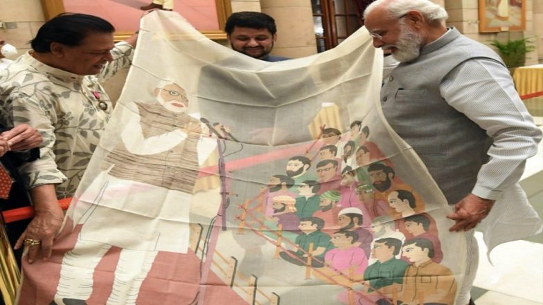 PM Narendra Modi: বিশেষ উপহার, বঙ্গের শিল্পীর শাড়িতে আপ্লুত প্রধানমন্ত্রী মোদী
