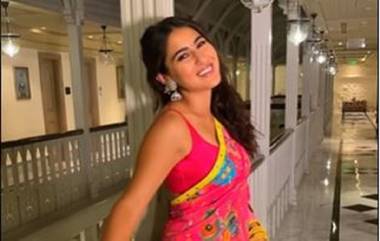 Sara Ali Khan: ভক্তের কাছ থেকে 'সামোসা পাভ' নিলেন সারা, অনুরাগীদের মন জিতলেন সইফ-কন্যা