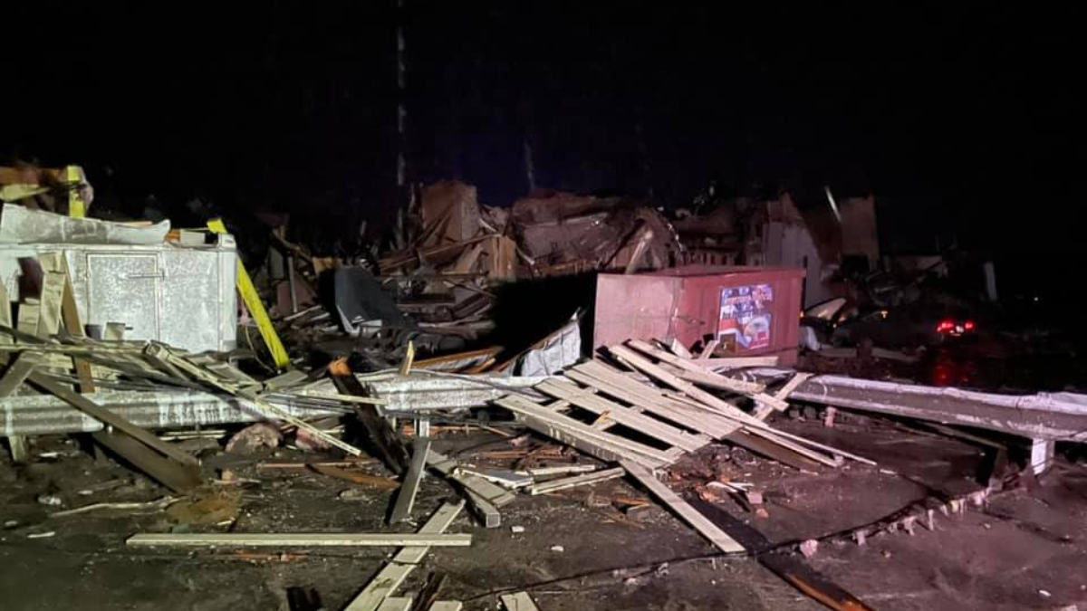 Tornado Hits US state of Kentucky: আমেরিকায় ভয়াবহ টর্নেডো, কেন্টাকিতে অন্তত ৫০ জনের মৃত্যু