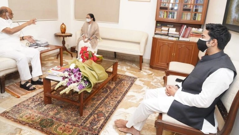 Mamata Banerjee: সঙ্গে অভিষেক, এনসিপি প্রধান শরদ পাওয়ারের সঙ্গে সাক্ষাৎ মমতা বন্দ্যোপাধ্যায়ের