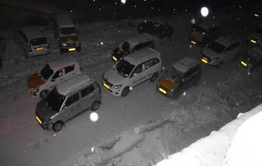 Tourists Stuck Near Changu Lake: ভারী তুষারপাতের কারণে সিকিমের ছাঙ্গু লেকের কাছে আটকে কয়েকশো পর্যটক, উদ্ধারে সেনা