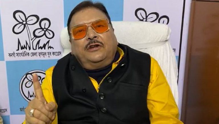 Madan Mitra: মদনের নয়া স্লোগান, 'আমার দেশ মহান, বিজেপি- কংগ্রেস-সিপিএম শয়তান', দেখুন ভিডিয়ো