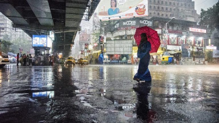 West Bengal Rains IMD Alert: রাজ্যে ভারী বৃষ্টিপাতের দুর্যোগ আরও দু'দিন চলবে, জানাল হাওয়া অফিস