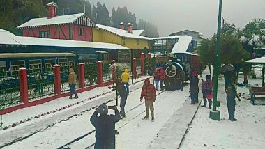 Snowfall In Darjeeling: গতকালের মতো আজও তুষারপাত দার্জিলিঙে, দেখুন মনমুগ্ধ ভিডিও