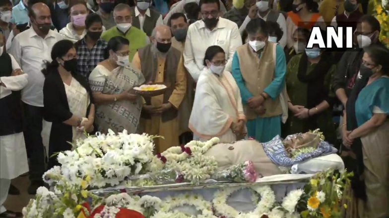 Sandhya Mukhopadhyay: অন্তিম যাত্রায় সন্ধ্যা মুখোপাধ্যায়, কেওড়াতলা শ্মশানে শেষকৃত্য