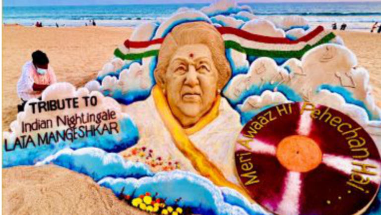 Lata Mangeshkar Sand Art by Sudarsan Pattnaik: পুরীর সৈকতে সুর সম্রাজ্ঞীকে শ্রদ্ধা সুদর্শন পট্টনায়েকের, দেখুন ভিডিও