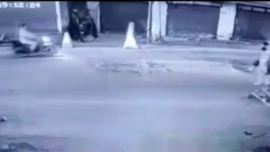 Bomb Hurled At CRPF Bunker: সিআরপিএফ বাঙ্কারে বোমা ছুঁড়ে ছুট বুরকা পরা মহিলার, দেখুন ভিডিও