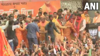 Uttar Pradesh Assembly Election Results 2022: লখনউয়ে দলের সদর দফতরে উষ্ণ অভ্যর্থনা পেলেন যোগী আদিত্যনাথ, দেখুন ভিডিও