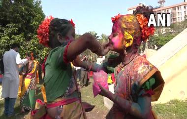 Dol Purnima 2022: কলকাতায় দোল উৎসবে মাতলেন আট থেকে আশি