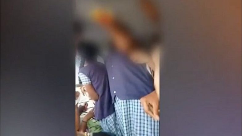 School Students Drinking Beer: বাসের মধ্যেই বিয়ার খাচ্ছে কয়েকজন ছাত্র-ছাত্রী, ভাইরাল ভিডিও