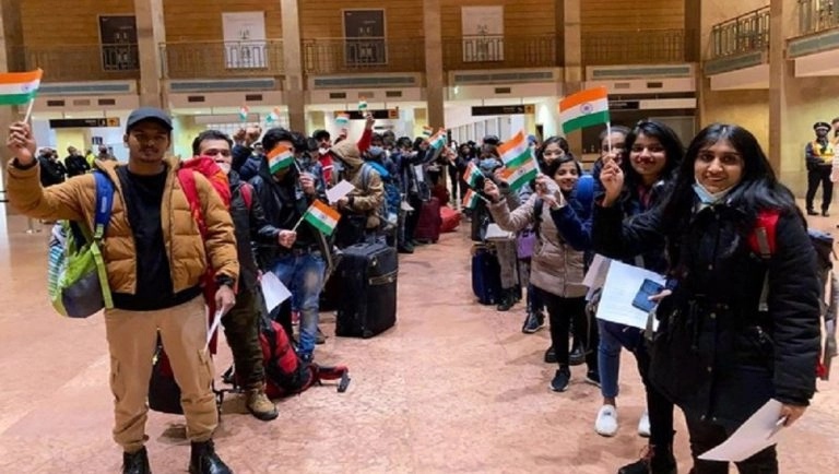 Russia-Ukraine War: এখনও পর্যন্ত ইউক্রেন ছেড়েছেন ২০ হাজার ভারতীয়, জানাল বিদেশ মন্ত্রক