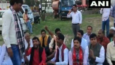 UP Election 2022: ইভিএমে নজরদারি, ভোট গণনার আগে স্ট্রং রুম পাহারা সপা কর্মীদের