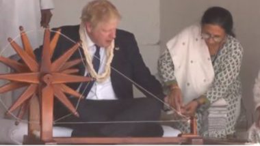 Boris Johnson Tries His Hands on 'Charkha': সবরমতী আশ্রমে চরকা কাটছেন বরিস জনসন (দেখুন ভিডিও)