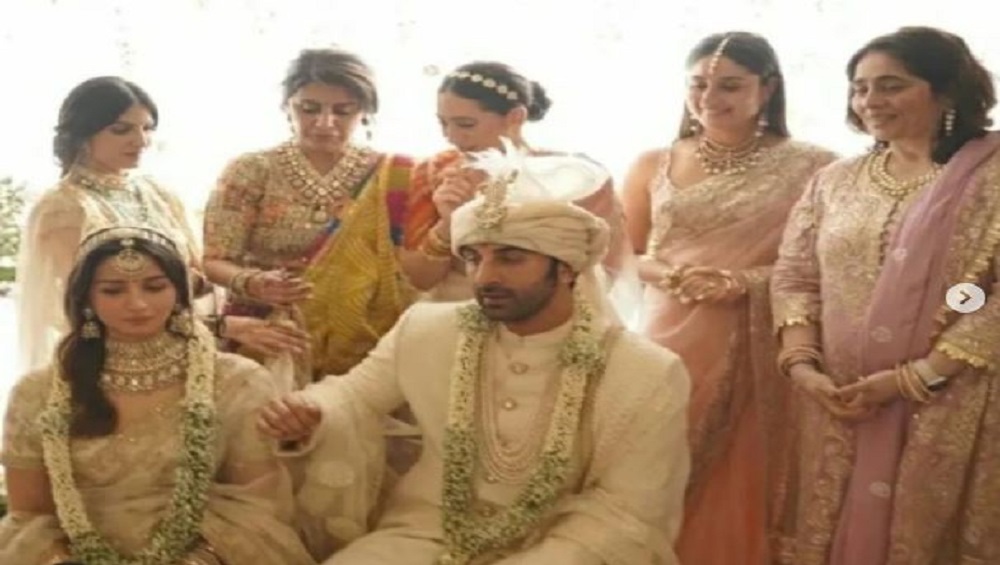 Ranbir Kapoor – Alia Bhatt Wedding:  রণবীর-আলিয়ার বিয়ের সত্ত্ব বিক্রি ১১০ কোটিতে? রিপোর্টে জোর গুঞ্জন