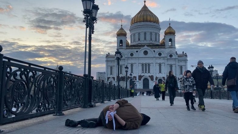 Russia-Ukraine War: বুচায় 'গণহত্যা', ইউক্রেনের পাশে দাঁড়িয়ে মস্কোয় প্রতীকি প্রতিবাদ রাশিয়ানদের একাংশের
