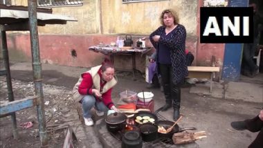 Russia-Ukrainae War: বাঁচার লড়াই, ধ্বংসস্তূপের মাঝে বসে রান্না, মারিউপলের ছবিতে চোখে জল বিশ্বের