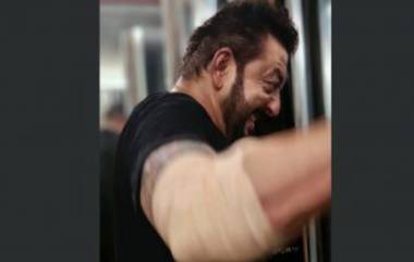 Sanjay Dutt In The Gym: বাইসেপস ফুলিয়ে ঘাম ঝরাচ্ছেন সঞ্জয় দত্ত, (দেখুন ছবি)