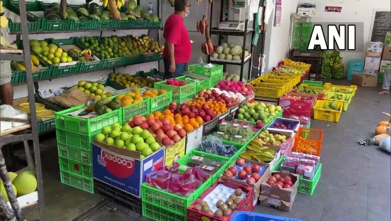 Sri Lanka: শ্রীলঙ্কায় আপেল বিক্রি হচ্ছে ১০০০-এ, পেয়ারা ১৫০০ টাকা কেজি, দুর্দশা চরমে