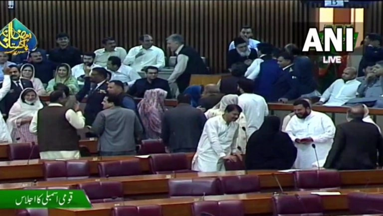 Pakistan: পাকিস্তানে নতুন প্রধানমন্ত্রী নির্বাচনের সময় অধিবেশন বয়কট PTI-এর (দেখুন ছবি)